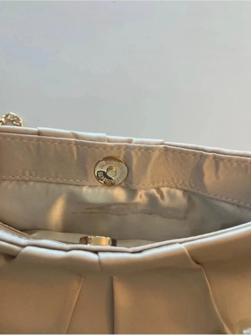 Elegant Pearl-Handle White Satin Evening Bag